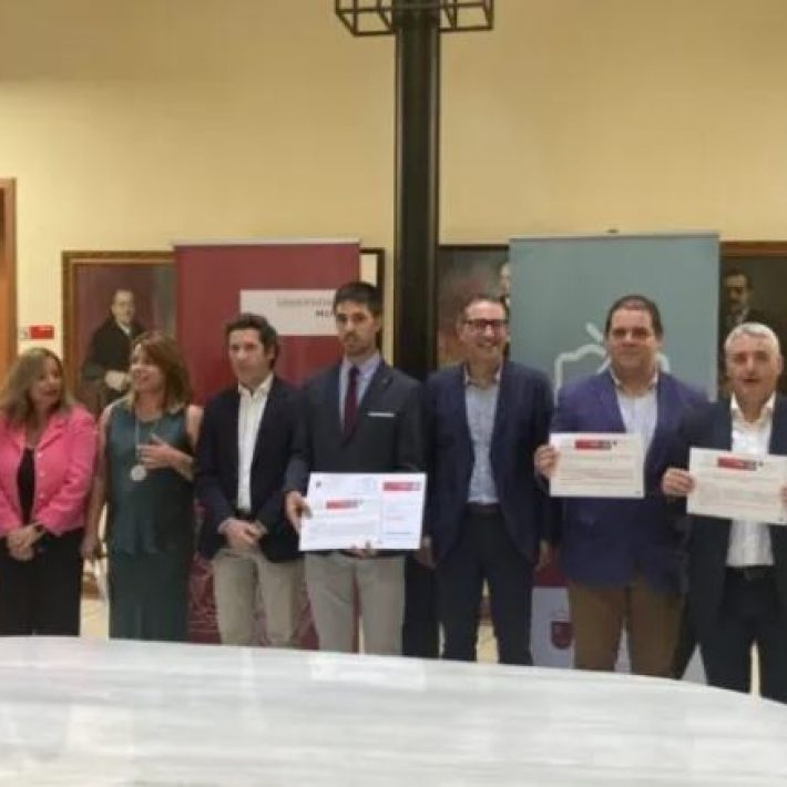 El Trabajo que recoge Iniciativas Ecoturísticas para el Mar Menor recibe el récord de premios en la historia de la UMU