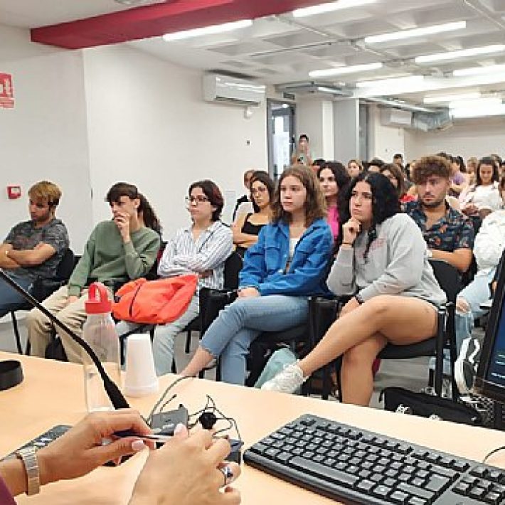 El Embajador mexicano David Nájera Rivas charla con la nueva generación de estudiantes de Relaciones Internacionales de Murcia